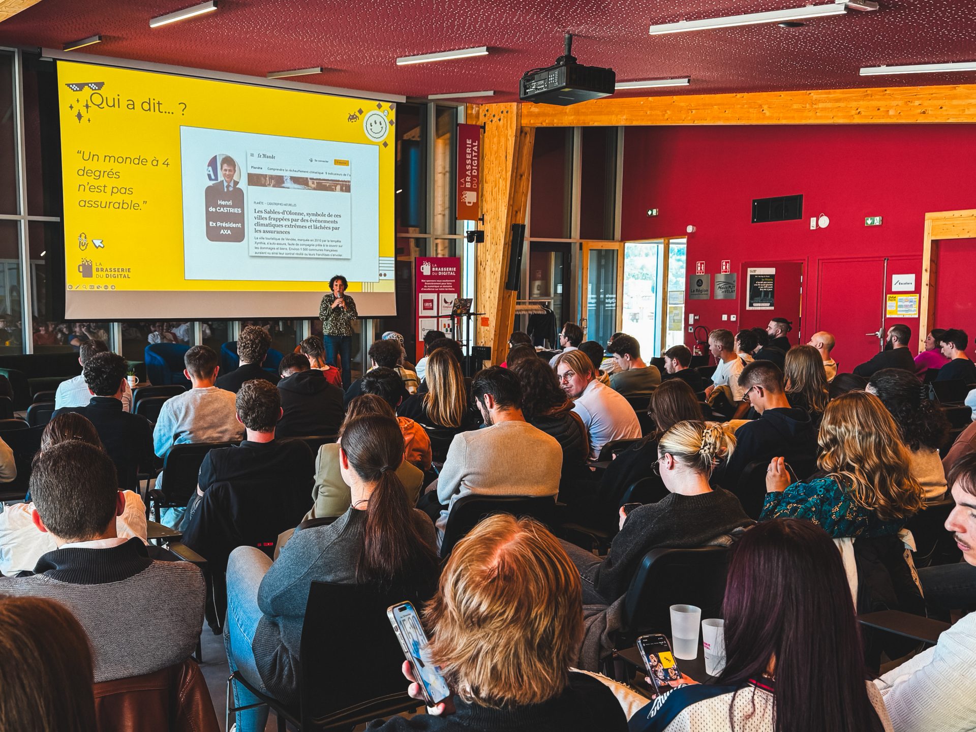 Un public nombreux pour la conférence « Tech éthique » animée par Julia Delrieu (Digital League)